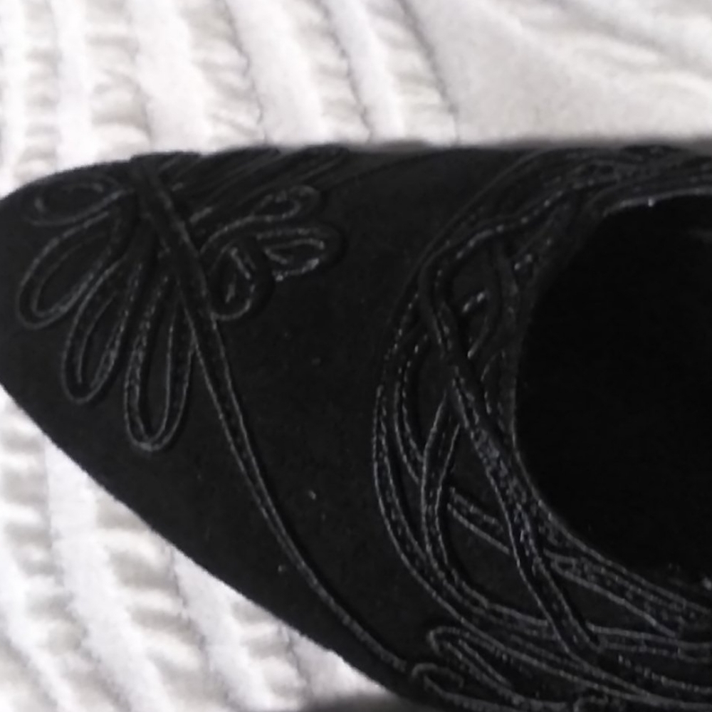 Shoes - Picture 3 of 4